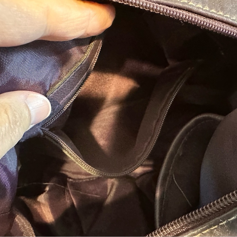 Elegant Worthington Eggplant Leather Shoulder Bag - Picture 4 of 10